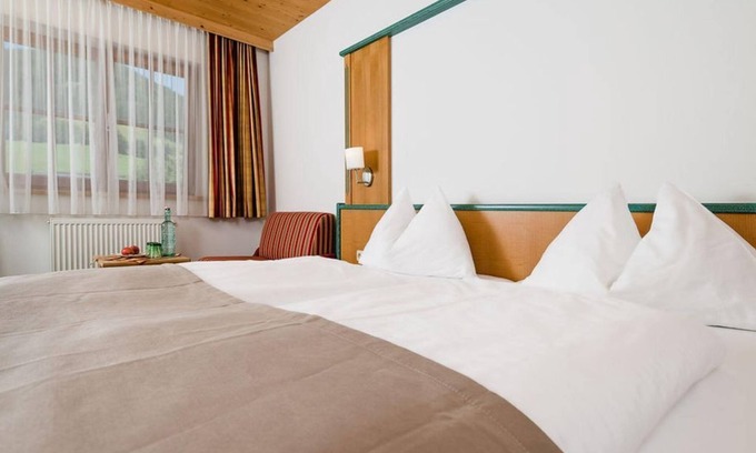 Maria Alm am Steinernen Meer House | Double room with shower or bath, WC - Ferienhotel Langeck