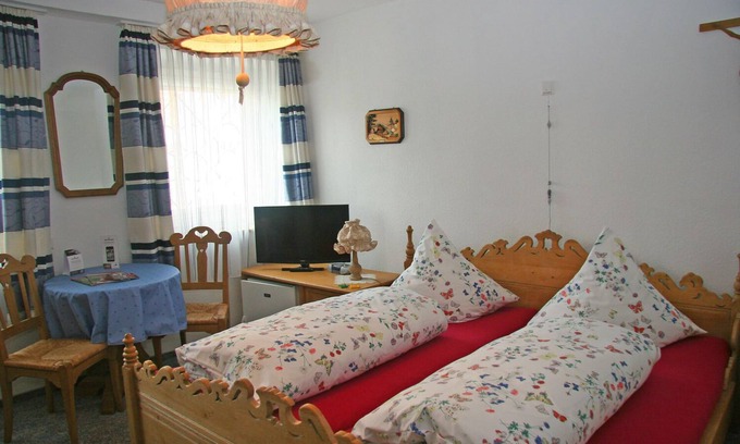 Loffingen Apartment | Double room Wutachschlucht with shower and toilet