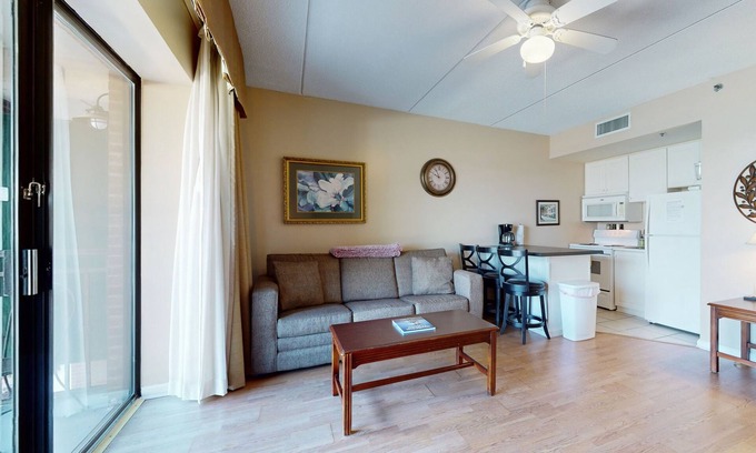 Wilmington Historic District Condo | Double-Unit Condo in Historic District with River View, Walk to Shops & Cafes