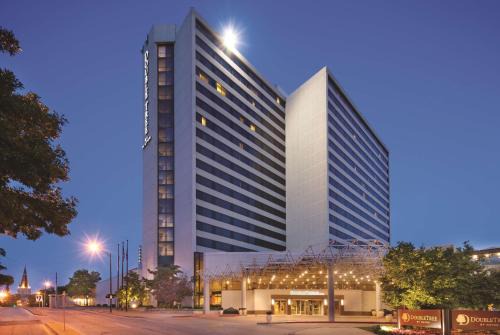 Downtown Tulsa Hotel | DoubleTree by Hilton Tulsa Downtown
