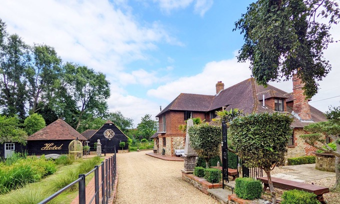 Pulborough Cottage | Douglas Lake Cottage - Fittleworth - sleeps 7 guests in 4 bedrooms