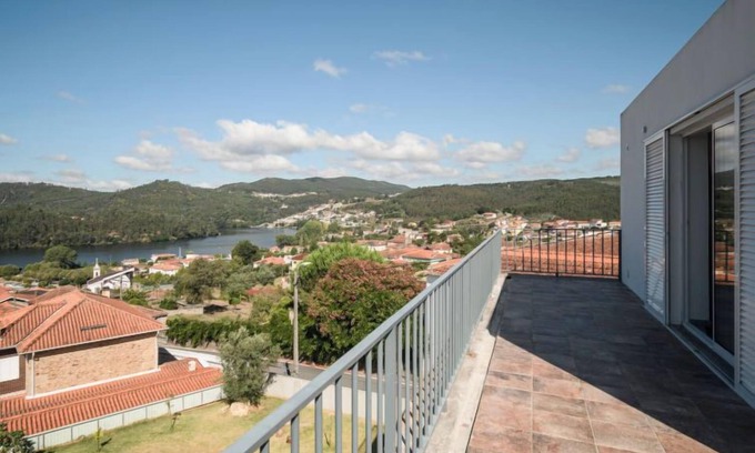 Melres House | Douro view by Interhome