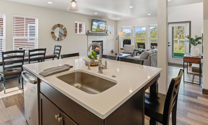 Dover Bay House | Dover Bay Beauty w/Kayak & SUP Water Access