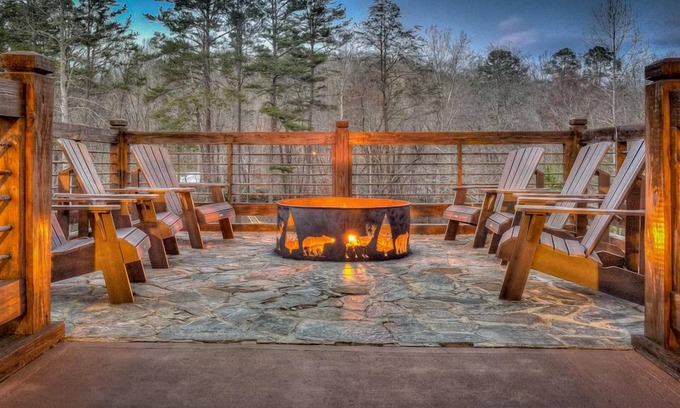 Mineral Bluff Cabin | Down by the River - Pet Friendly | Toccoa River Access | Party Porch