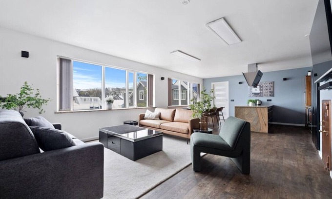 Hliðar Apartment | Down Town RVK. Shopping Street Living