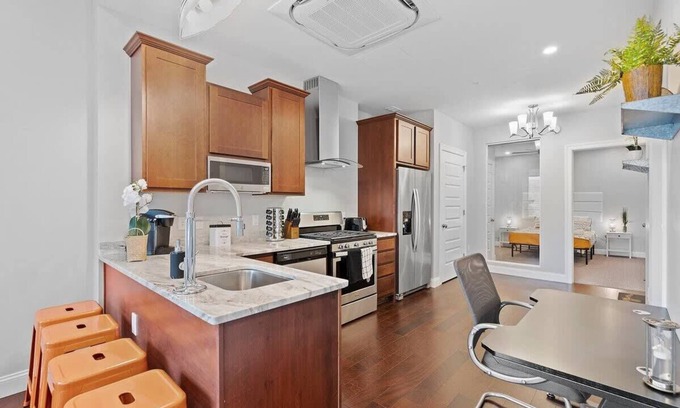 Downtown Pittsburgh House | Downtown 1 BR Apartment | Free Parking | Gym