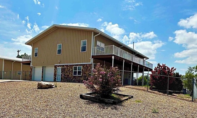 Roswell House | Downtown 4-bedroom house with views and lots of space