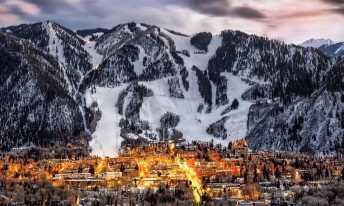 Aspen Condo | Downtown Aspen 2BR w/Free Airport Transfer - Walk to Lifts!