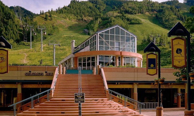 Aspen Condo | Downtown Aspen 2BR w/heated pool and hot tub - Steps from lifts!