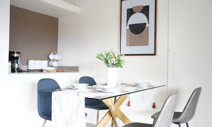 Northwest Bellevue Condo | Downtown Belleuve Spacious apartment, close to downtown park, old Bellevue, Bellevue square and more