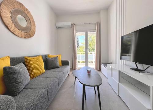 Kerameikos Apartment | Downtown Bliss - Piraeus Street by ΜΡS