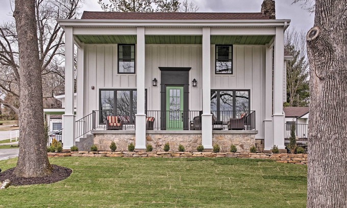 Downtown Branson House | Downtown Branson Home w/Pool Near The Landing!