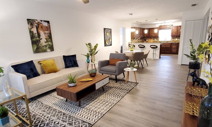 Lake Cherokee House | Downtown Bungalow by Lake Eola. Charming. Sleeps 10 near KIA center