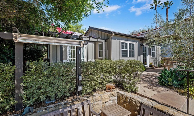 Laguna Cottage | Downtown but secluded cottage
