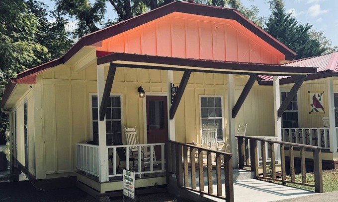 Helen House | Downtown by Chattahoochee River, sit on front porch as horse and buggy stroll by