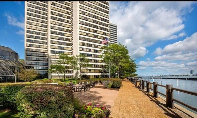 Detroit Apartment | #Downtown Detroit Luxury Apartment with Riverview of Canada