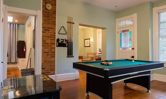 Eureka Springs Historic District House | Downtown House w/Parking! On Spring St, Sleeps 8!