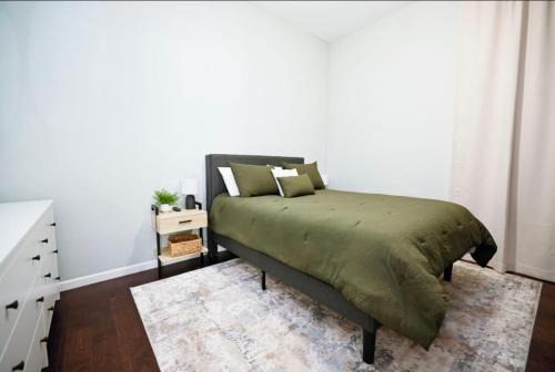 Greater East End House | Downtown Houston Luxe Gated Retreat