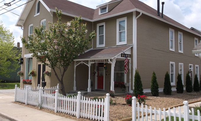 Lockerbie Square House | DOWNTOWN INDY HOME IN HISTORIC LOCKERBIE SQUARE - 7 BLOCKS FROM CITY CENTER!