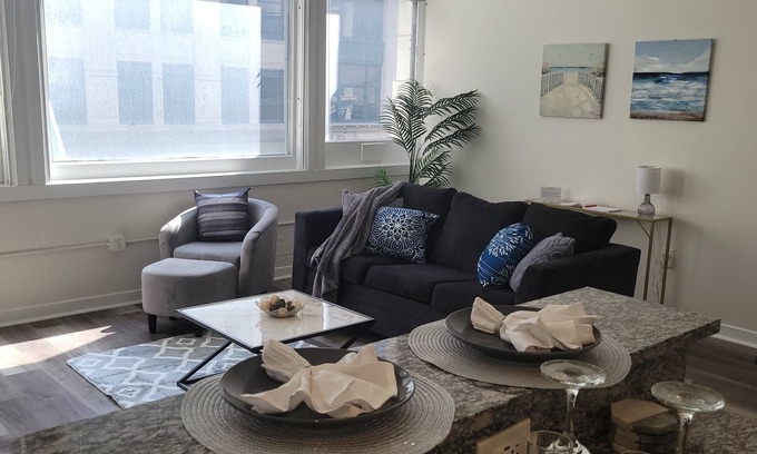 Mile Square Apartment | Downtown Indy Lucas Oil Conv Ctr Skywalk#4