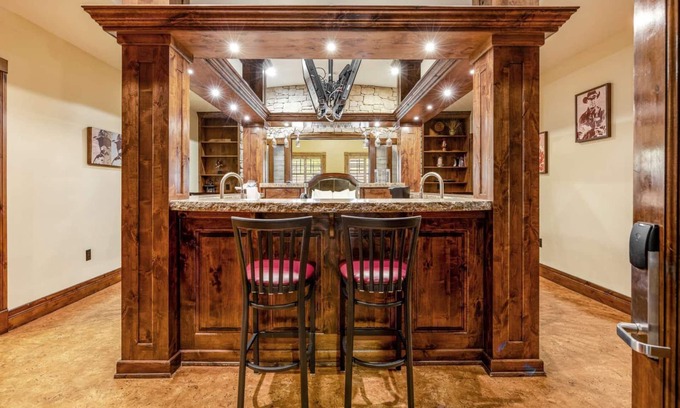 Jackson Hole Hotel | Downtown Jackson - 2 Bedroom Deluxe Suite