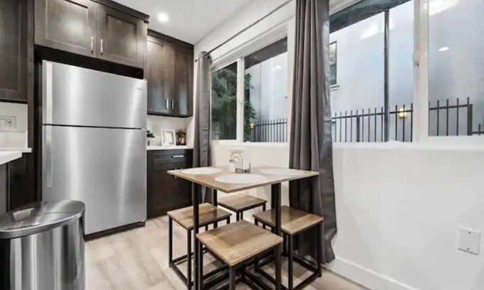 Adams Hill Apartment | Downtown LA 2B 2B - Right Near Dodger Stadium !