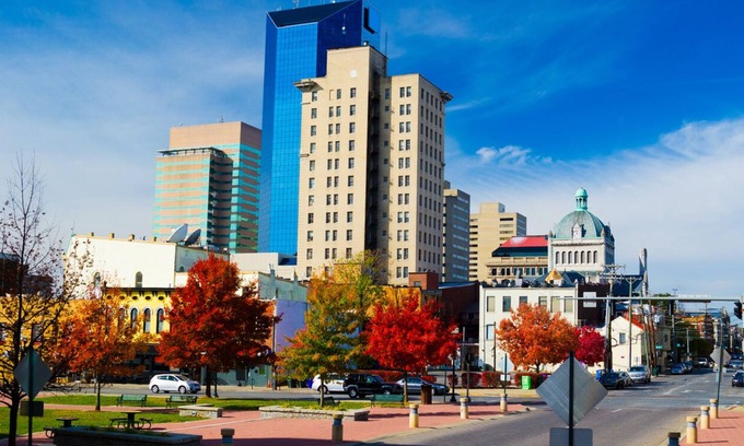 Downtown Condo | Downtown Lexington Cosmopolitan Condo Gated Secure Parking & Heated Rooftop Pool