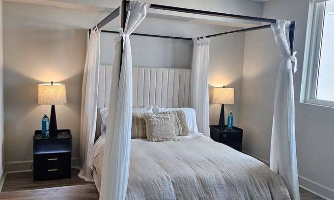 Allapattah Condo | Downtown Miami Oasis! Amazing city skyline views with gorgeous pool & cabanas!