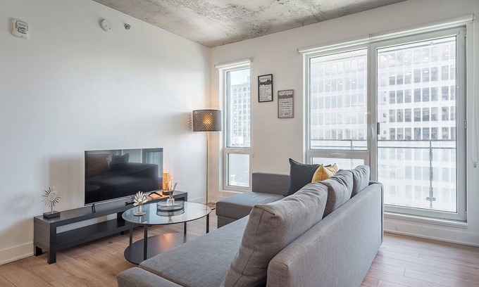 Quartier des Spectacles Apartment | Downtown Montreal 1BR | Sleeps 4