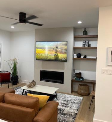 Mid City North Villa | Downtown New 3 Story Sleeps 14