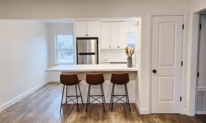 Biloxi Condo | Downtown Ocean Springs 2 bed 1 bath with pool, close to beach