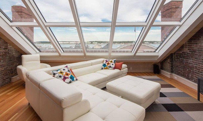 Old Port Apartment | Downtown Penthouse Suite - Stunning Harbor Views