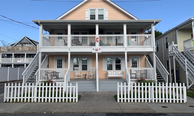Ocean City Condo | 🏖️ Downtown 🐶 Pet Friendly 🐳 2 Bedroom 🐬 Pool 🐚 WiFi 🦞 Beach - 2 blocks