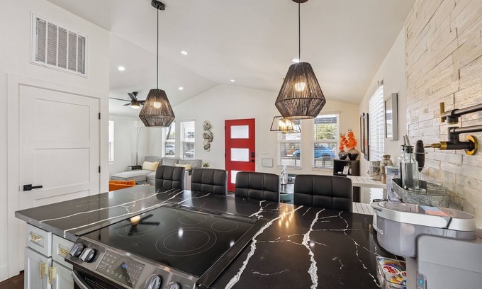 Garfield House | Downtown Phoenix Modern Retreat- 2 Homes in 1!