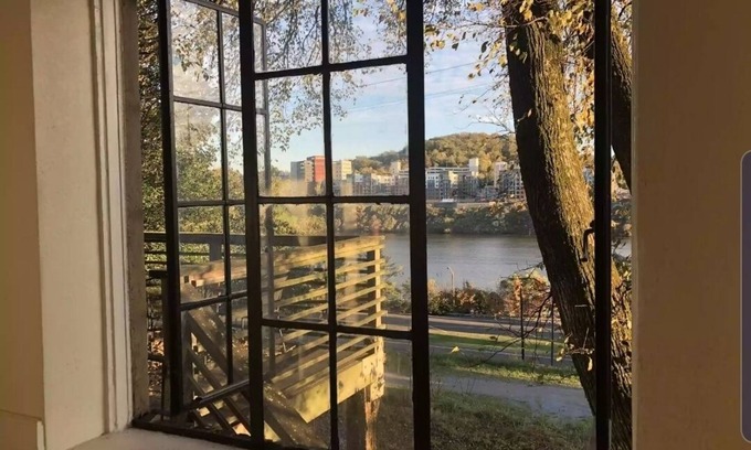 Downtown Knoxville Apartment | Downtown Riverviews Walk To Market Sq & UT Get 3 Night Beach Trip by Booking