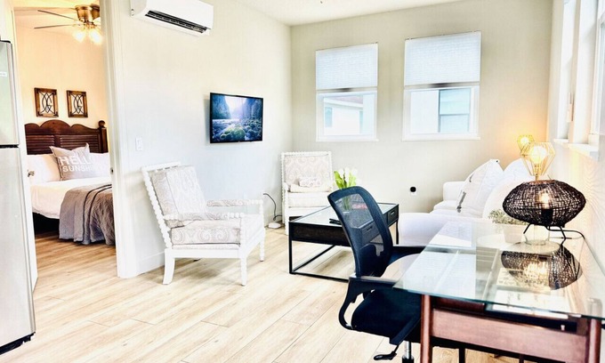 Gillespie Park Apartment | Downtown Sarasota | 1 Bd 1 Ba | Beach | + Pets