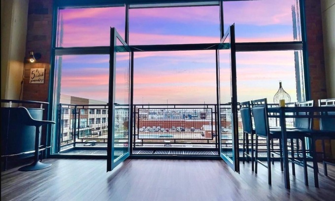 Sandusky Condo | Downtown Sleeps 8 By Cedar Point Sports Force Kalahari!