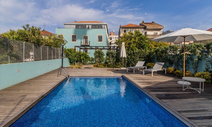 Centro / Baixa Apartment | Downtown Studio w/Pool, AC & Balcony by LovelyStay