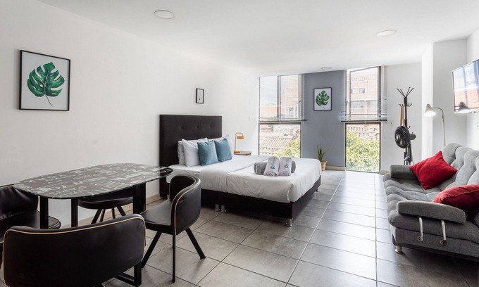 La Candelaria House | Downtown/two blocks from the Tranvía