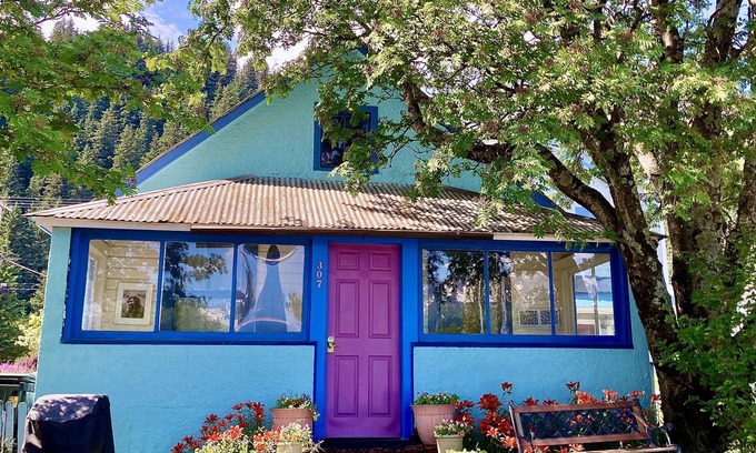 Seward House | Downtown Vintage Home