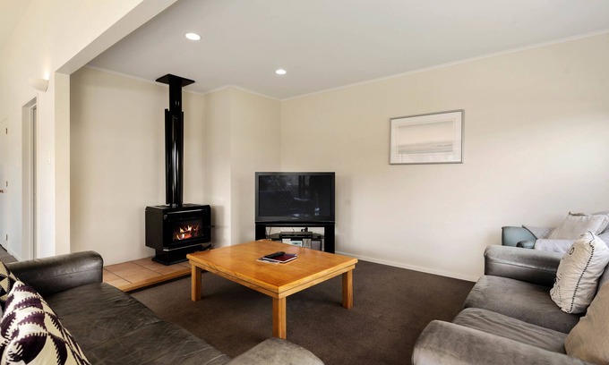 Wanaka Cottage | Downtown Wanaka - Wanaka Holiday Home