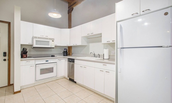 Grand Haven Condo | ☀️🌊 Downtown & Waterfront 2BDR Condo in Grand Haven!