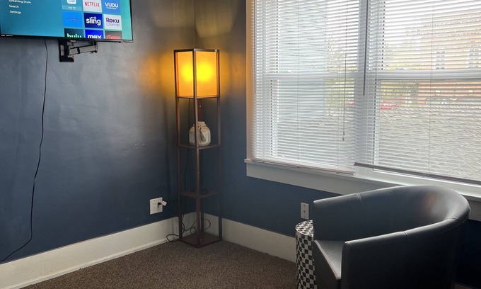 Loudonville Apartment | Downtwn Loudonville Upstairs 1 Bed Apartment