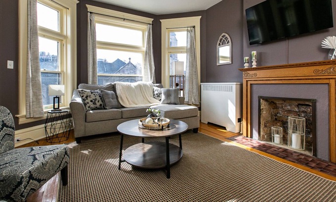 Dubuque Apartment | Drake House Family: Main St Market View Suite 3