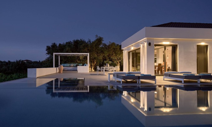 Meso Gerakari Villa | Drallos Luxury Villa - Private Heated Pool & Large Groups