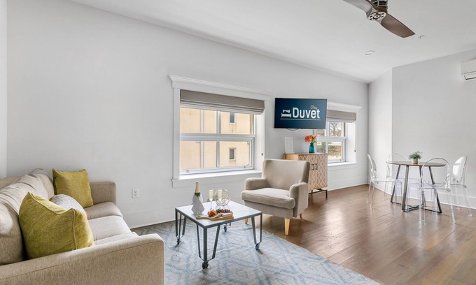Downtown Charleston Apartment | Drayton Suite | In the Heart of King Street!