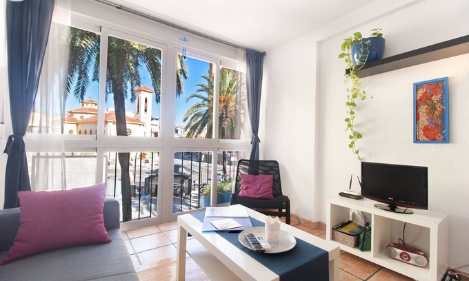 25 Anos de Paz Apartment | Dream in Blue, Magnificent 2 bedroom apartment 4 pers at 250 meters from the beach