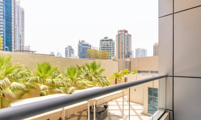 Al Sufouh 2 Apartment | Dream Inn - Cozy 1BR: 10 mins to JBR Beach - 2 mins to Tram