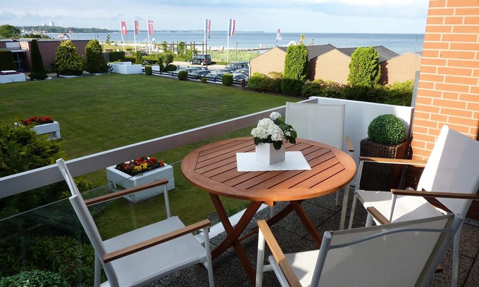 Haffkrug Apartment | Dream sea view apartment i. d. 1st row, underground parking, pool u. beach chair