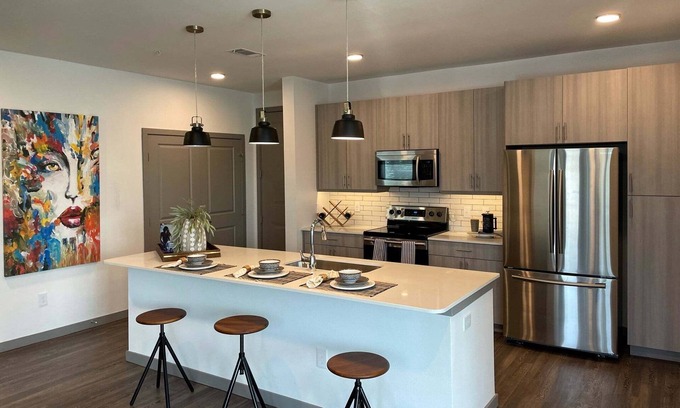 Fort Worth Apartment | Dream Suites at River East